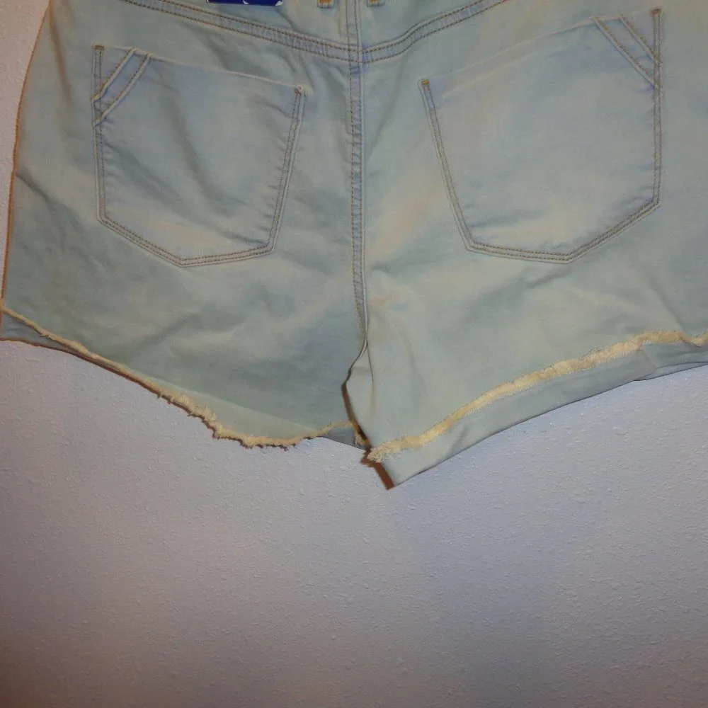 Apt. 9 Women's Jean Denim Shorts  Mid Rise  Size 12 NWT